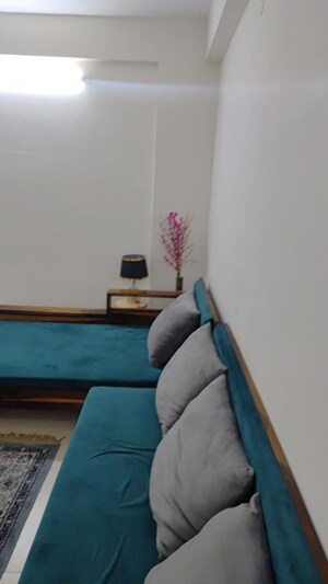 Lift in 3 BHK Apartment at Vip Road – for Rent