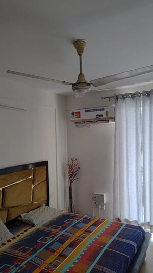 Room in 3 BHK Apartment at Vip Road – for Rent