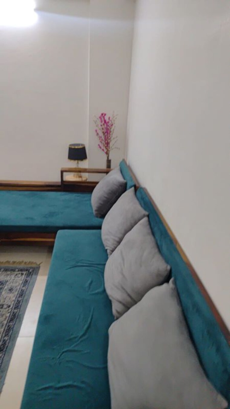 Living Room, vip road 3 Bedroom 1350 Sq.Ft. Apartment In Vip Road Zirakpur 10570094