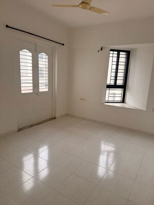 Room in 3 BHK Apartment at Garud Heritage, Aundh – for Rent