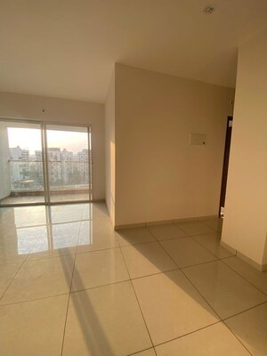 Room in 2 BHK Apartment at VJ YashOne Infinitee, Tathawade – for Rent