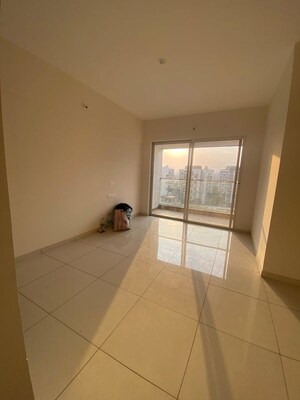 Room in 2 BHK Apartment at VJ YashOne Infinitee, Tathawade – for Rent