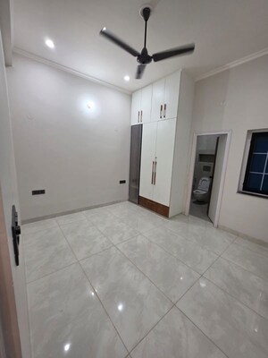 Room in 2 BHK Builder Floor at Aman Vihar – for Rent