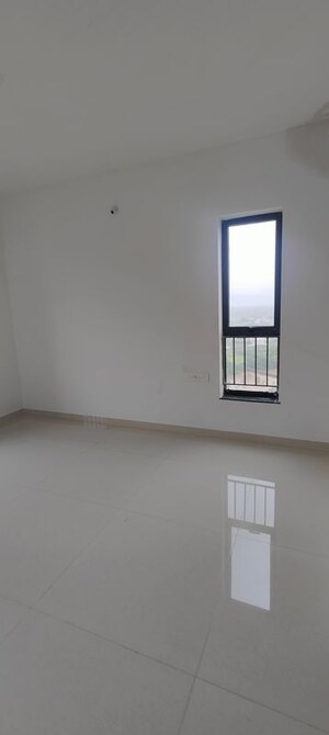 Room in 2 BHK Apartment at Shapoorji Pallonji Sensorium, Hinjewadi – for Rent