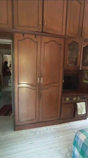 Room in 3 BHK Apartment at Churchgate – for Sale
