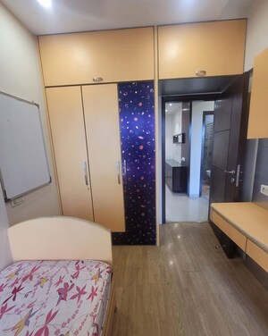 Room in 2.5 BHK Apartment at Oberoi Realty Woods, Goregaon East – for Rent