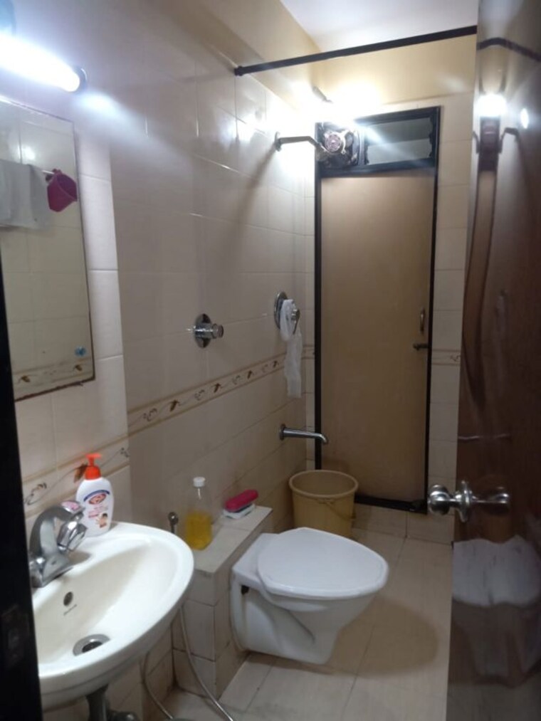 Bathroom, hari-kripa-chs 2 Bedroom 680 Sq.Ft. Apartment In Chembur Mumbai 10570229