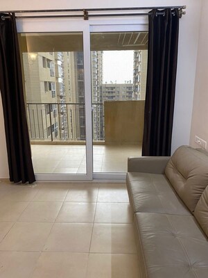 Room in 3.5 BHK Apartment at Bhartiya Nikoo Homes, Thanisandra Main Road – for Rent
