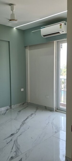 Room in 2.5 BHK Builder Floor at Smart World Gems, Sector 89 – for Rent