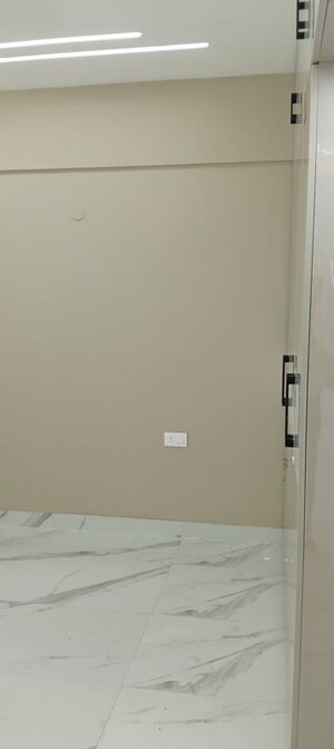 Room in 2.5 BHK Builder Floor at Smart World Gems, Sector 89 – for Rent