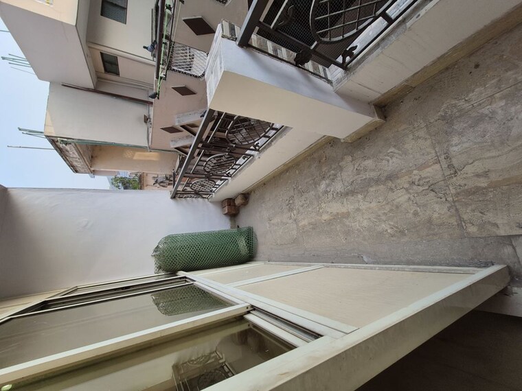 Balcony, mayur vihar 2.5 Bedroom 850 Sq.Ft. Builder Floor In Mayur Vihar Delhi 10570230
