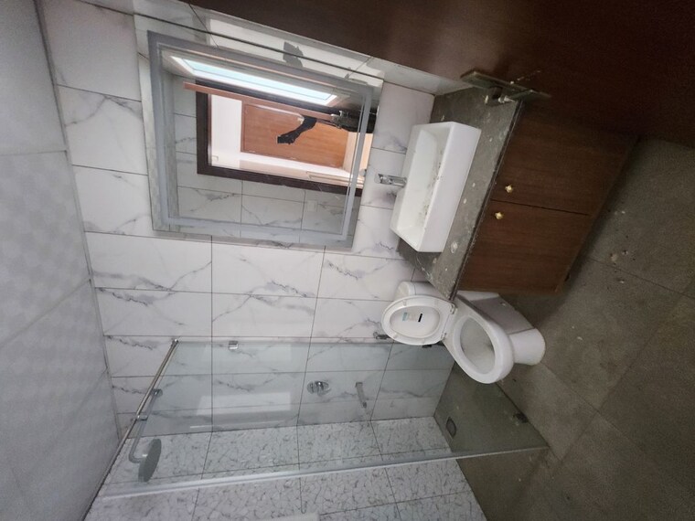 Bathroom, central-park-flower-valley 3 Bedroom 1789 Sq.Ft. Apartment In Sohna Sector 33 Gurgaon 10570220