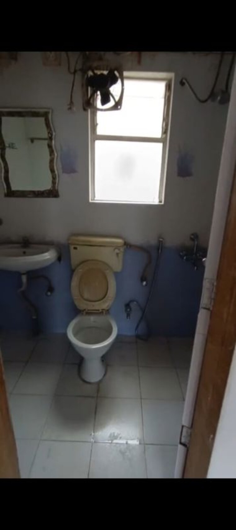 Bathroom, sukhwani-royal-residensy 2 Bedroom 1100 Sq.Ft. Apartment In Pimpri Pune 10570113