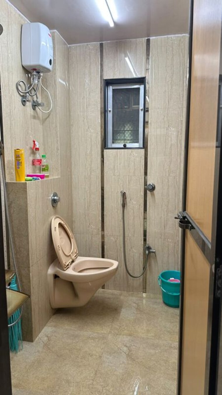 Bathroom, kataria-colony 1 RK 325 Sq.Ft. Apartment In Dadar West Mumbai 10570239