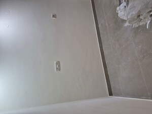 Furnished Amenities in 2.5 BHK Builder Floor at Mayur Vihar – for Rent