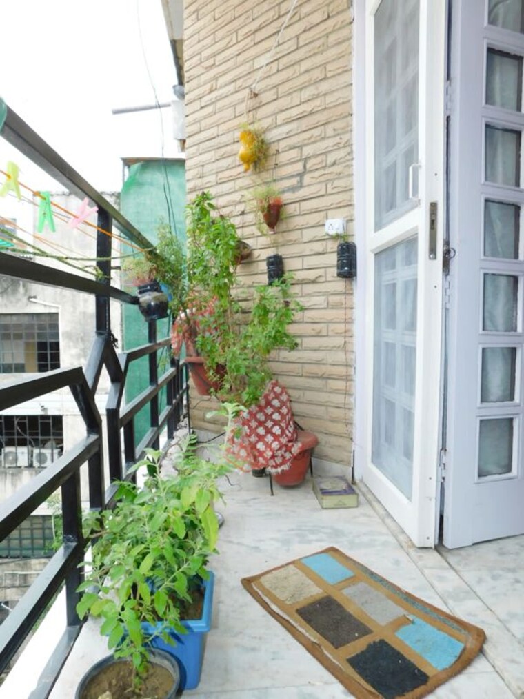 Balcony, east of kailash 3 Bedroom 1800 Sq.Ft. Builder Floor In East Of Kailash Delhi 10570186