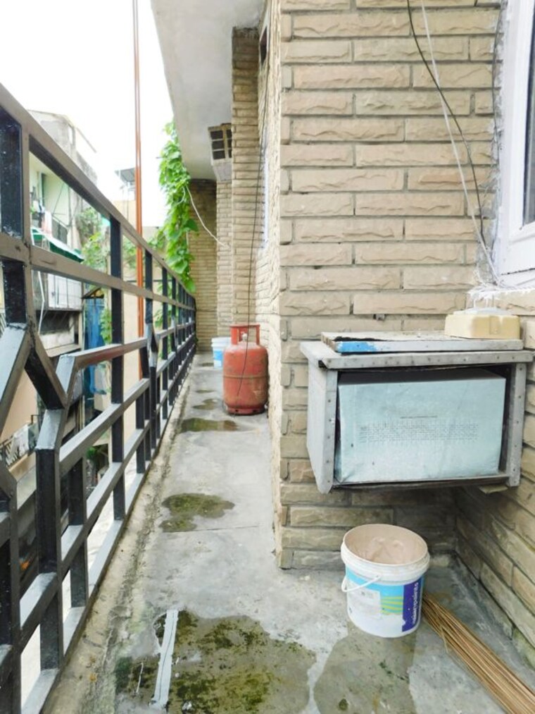 Balcony, east of kailash 3 Bedroom 1800 Sq.Ft. Builder Floor In East Of Kailash Delhi 10570186