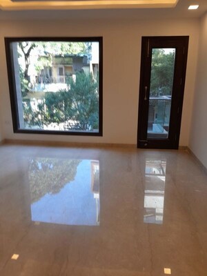Room in 6+ BHK Villa at Vasant Vihar – for Sale