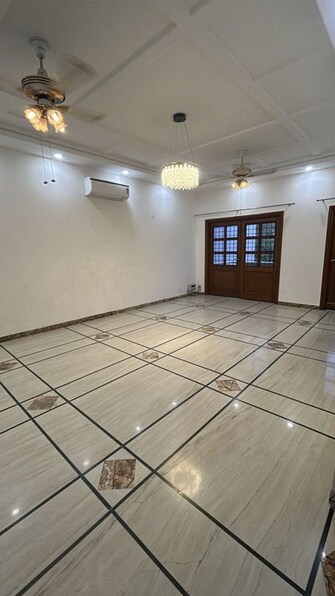 3 BHK + Servant Room Builder Floor For Rent in Green Wood City in Sector 45, Gurgaon