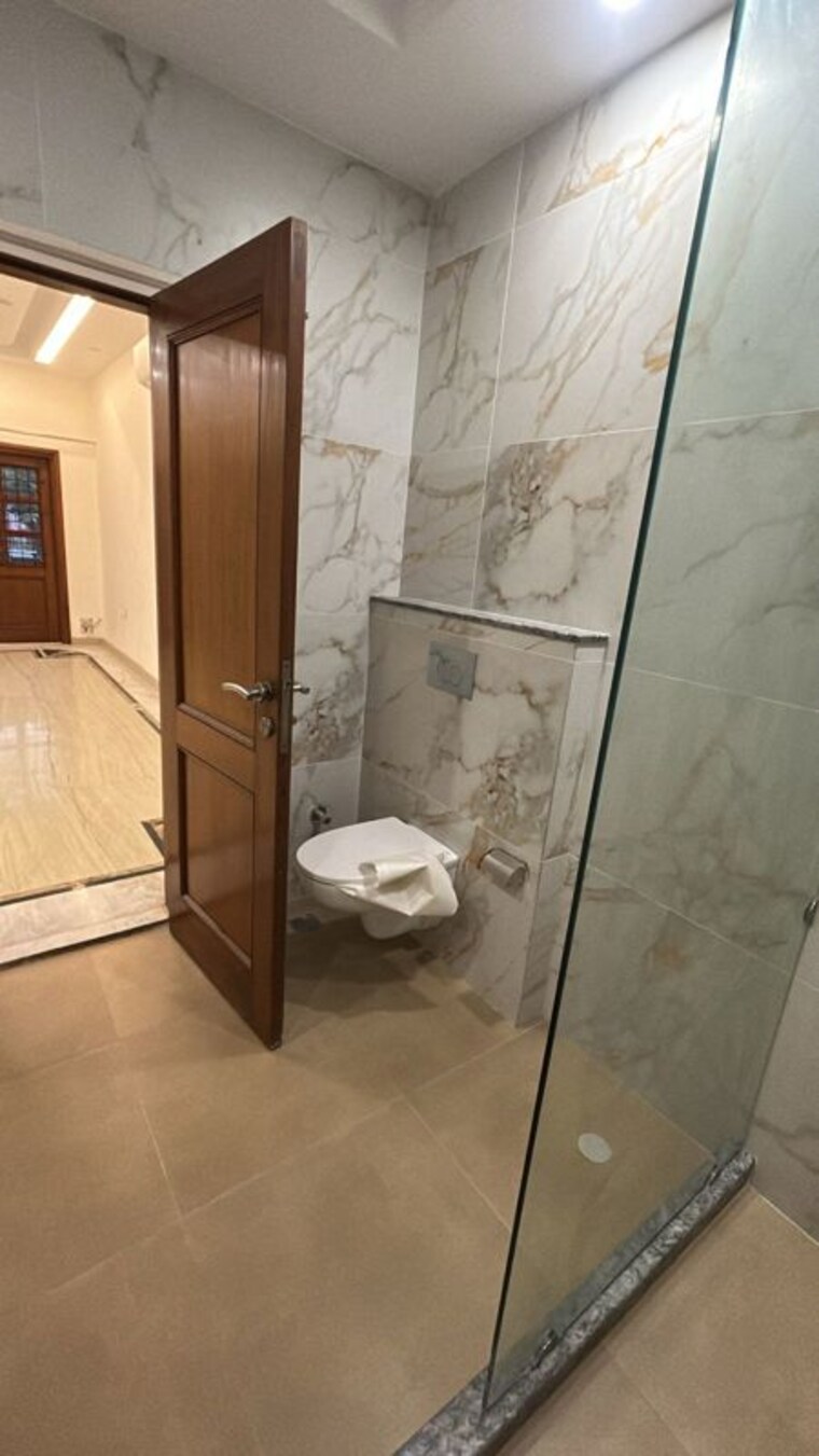 Bathroom, green-wood-city 3 Bedroom 4500 Sq.Ft. Builder Floor In Sector 45 Gurgaon 10570250