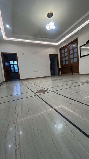 Parking in 3 BHK Builder Floor at Green Wood City, Sector 45 – for Rent