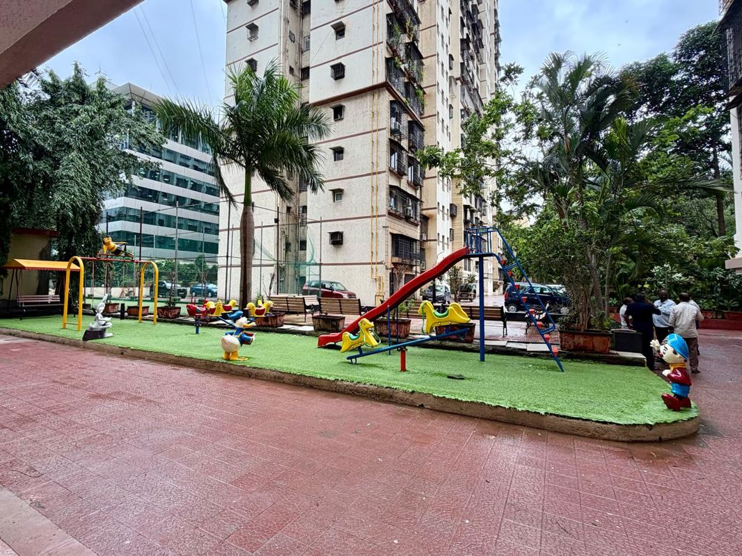 3 BHK + Store Room 1350 Sq.Ft. Apartment in Runwal Centre