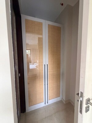 Room in 4 BHK Apartment at Piramal Mahalaxmi, Mahalaxmi – for Rent