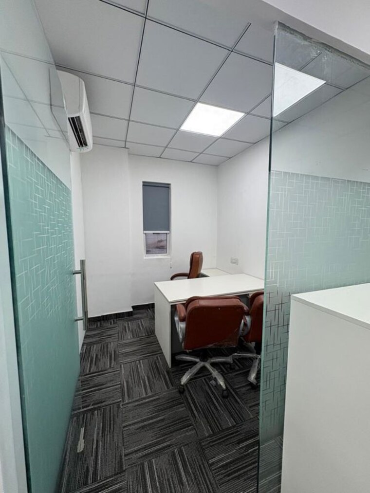 Bathroom, sector 63 Commercial Office Space 1000 Sq.Ft. In Sector 63 Noida 10570301