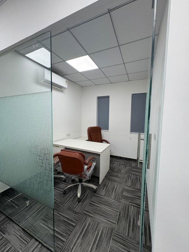 Bathroom, sector 63 Commercial Office Space 1000 Sq.Ft. In Sector 63 Noida 10570301