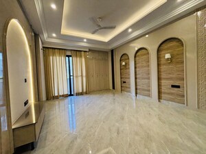Room in 4 BHK Builder Floor at Sector 67a – for Sale