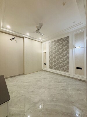 Room in 4 BHK Builder Floor at Sector 67a – for Sale