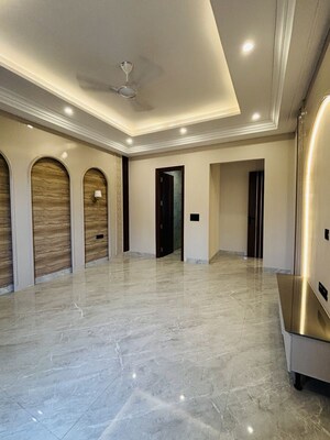 Room in 4 BHK Builder Floor at Sector 67a – for Sale