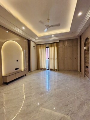 Room in 4 BHK Builder Floor at Sector 67a – for Sale