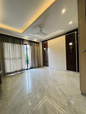 Room in 4 BHK Builder Floor at Sector 67a – for Sale