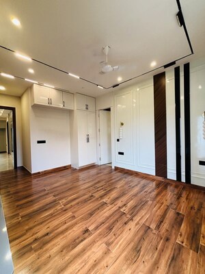 Room in 4 BHK Builder Floor at Sector 67a – for Sale