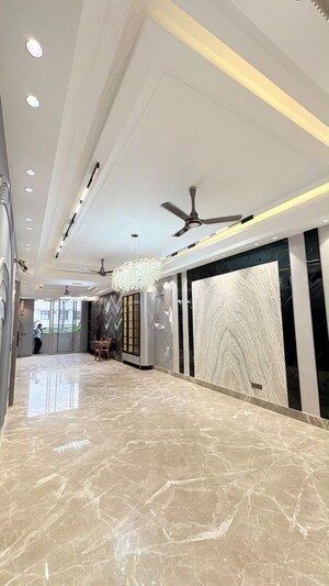 Building Lobby in 4 BHK Builder Floor at Uppal Southend, Sector 49 – for Sale