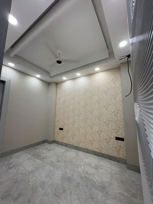 Room in 4 BHK Builder Floor at Uppal Southend, Sector 49 – for Sale