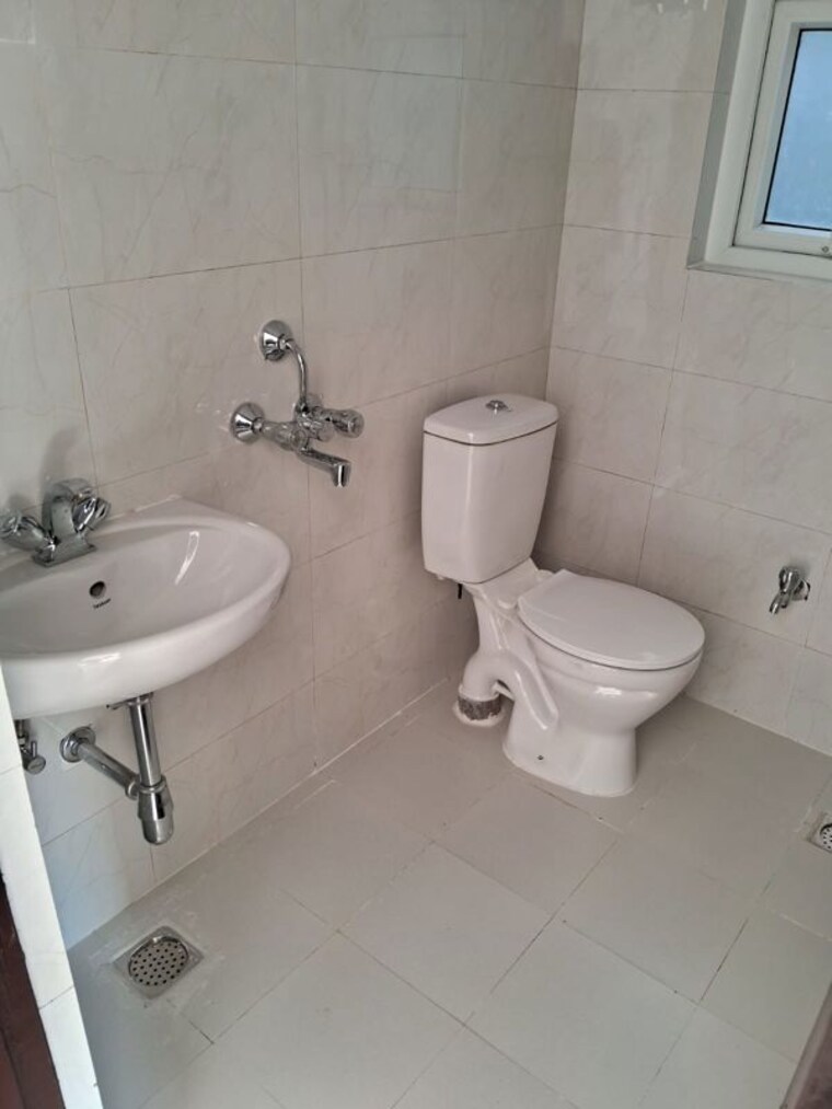 Bathroom, sector 80 3 Bedroom 3185 Sq.Ft. Apartment In Sector 80 Faridabad 10570269