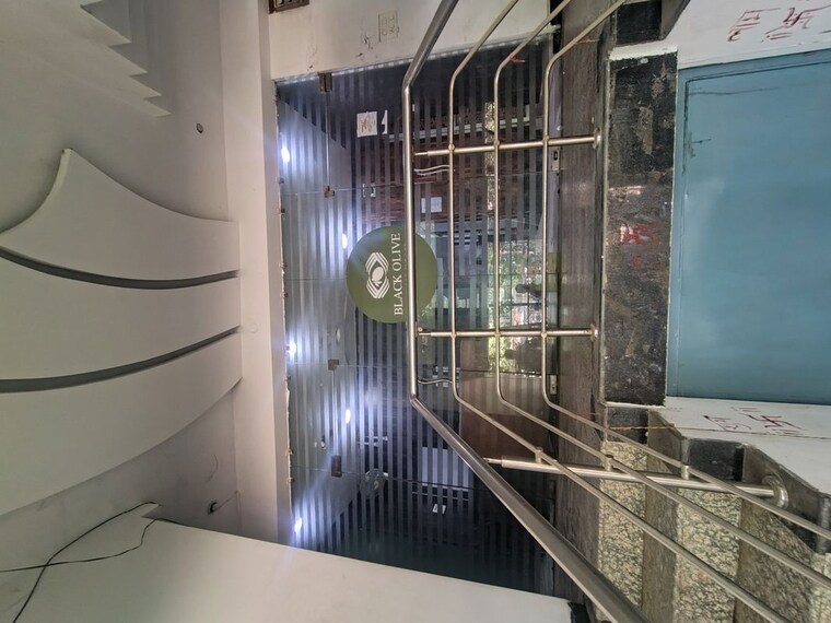 Balcony, vibhuti khand Commercial Office Space 1300 Sq.Ft. In Vibhuti Khand Lucknow 10570310