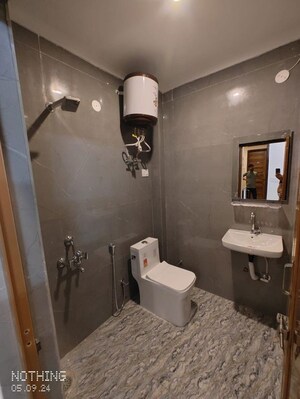 Bathroom in 1 RK Builder Floor at Dlf City Phase 3 – for Rent