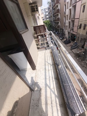 Balcony in 1 RK Builder Floor at Dlf City Phase 3 – for Rent