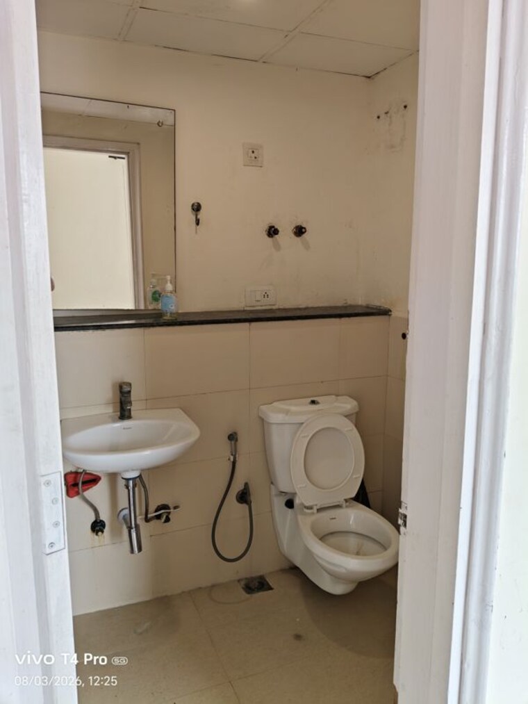 Bathroom, jaypee-greens-pavilion-heights-1 3 Bedroom 2003 Sq.Ft. Apartment In Sector 128 Noida 10570334
