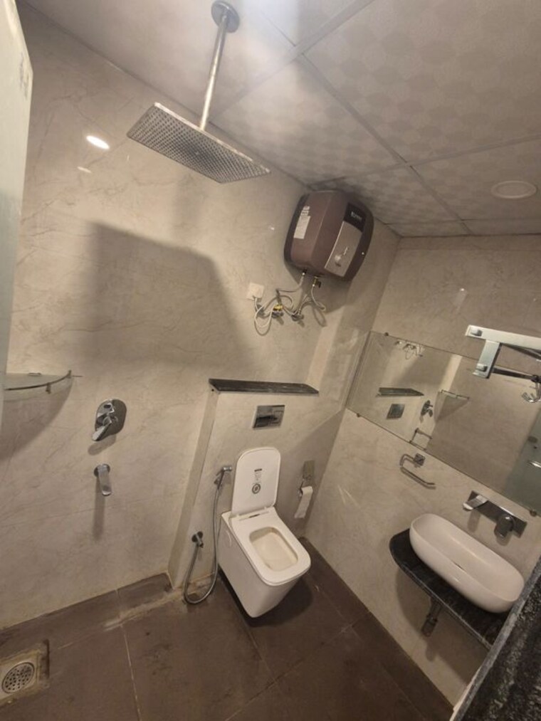 Bathroom, dlf city phase 3 1 RK 350 Sq.Ft. Builder Floor In Dlf City Phase 3 Gurgaon 10568503