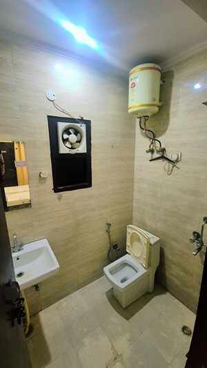 Bathroom in 1 RK Builder Floor at Dlf City Phase 3 – for Rent