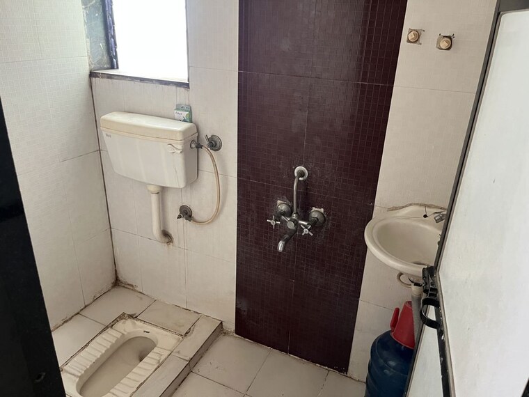 Bathroom, laxmi-aangan 2 Bedroom 930 Sq.Ft. Apartment In Kharghar Navi Mumbai 10570032