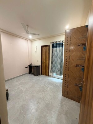 Room in 3 BHK Builder Floor at Sector 45 – for Rent