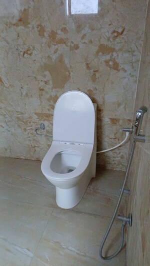 Bathroom in Studio Apartment at Ahmamau – for Rent