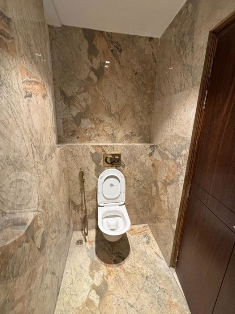 Bathroom, jaypee-imperial-court 4 Bedroom 3750 Sq.Ft. Apartment In Sector 128 Noida 10563335
