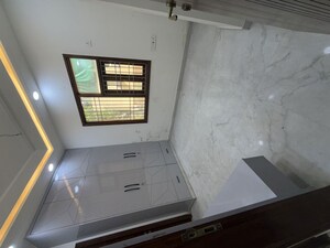 Furnished Amenities in 3 BHK Builder Floor at Rohini Sector 11 – for Sale
