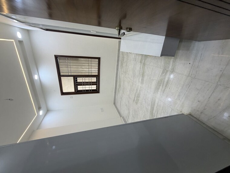 Bathroom, rohini sector 11 3 Bedroom 1001 Sq.Ft. Builder Floor In Rohini Sector 11 Delhi 10187137
